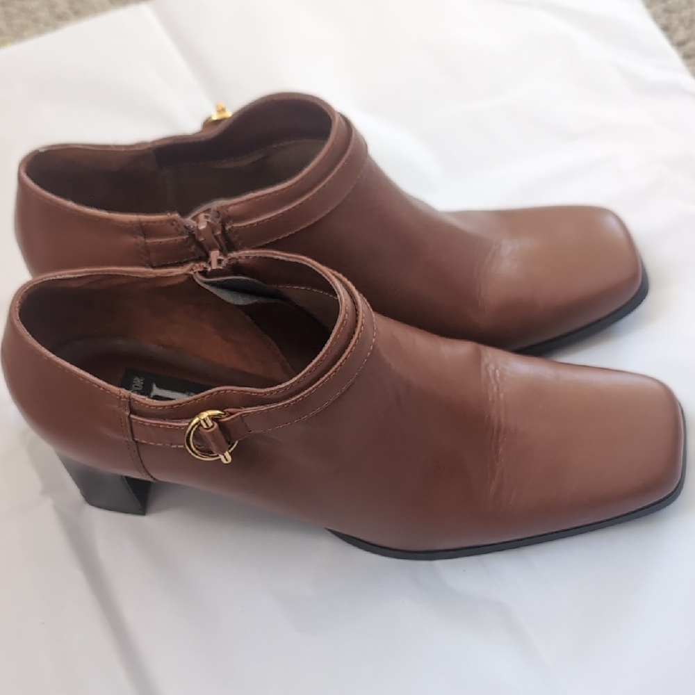 Leather Brown Heeled Ankle Booties AJ Valenci Size 9